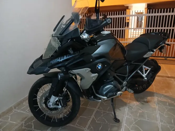Linda moto com baixa Km