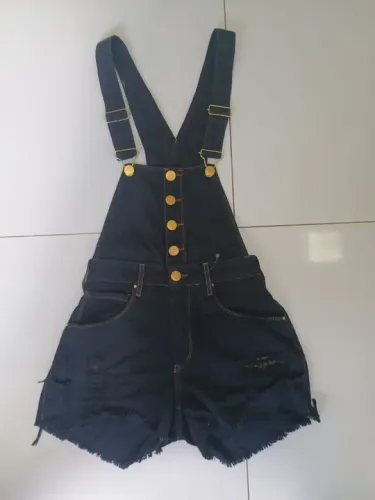 Macacão Jeans Overalls Feminino com Detalhes em Dourado