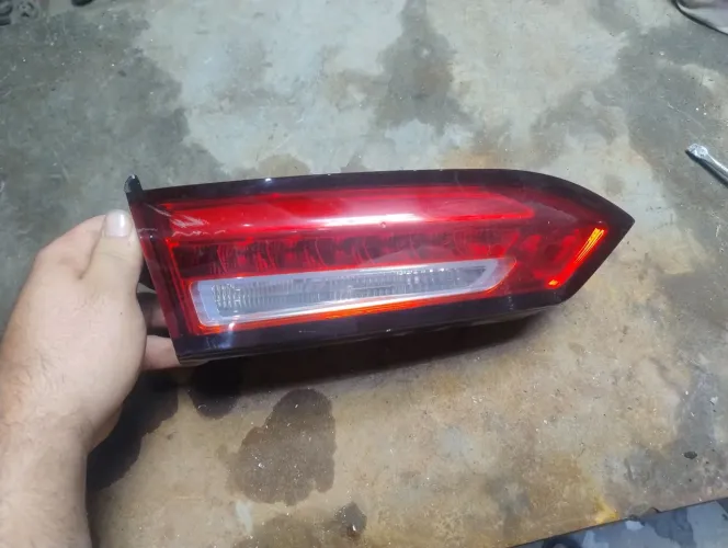 lanterna da mala do cronos lado motorista
