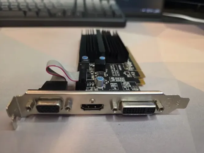 Placa de vídeo GPU AMD Radeon HD5450 850M XFX 1GB GDDR3