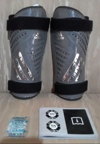 Caneleira da Adidas. FAVOR LER DESCRIÇÃO!