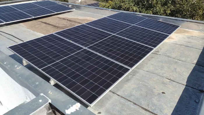 OPORTUNIDADE HIGIENIZAÇÃO E REPARO DE SISTEMA SOLAR.