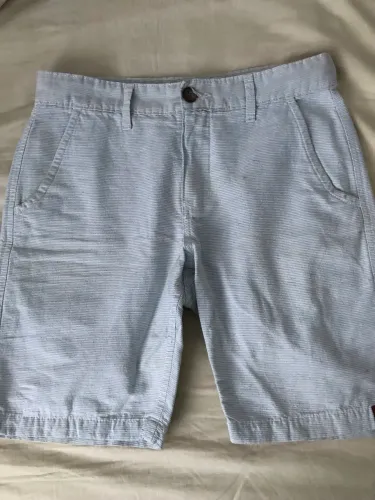Bermuda azul C&A