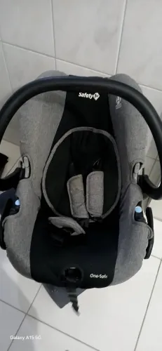 Bebê conforto com base para carro marca Safety