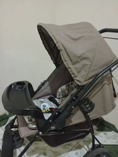 Carrinho de bebê Galzerano usado 