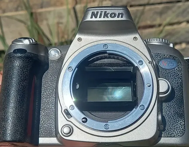 Máquina fotográfica NIKON analógica