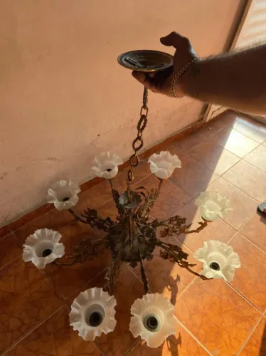 Lustre bronze com 8 copos antigo