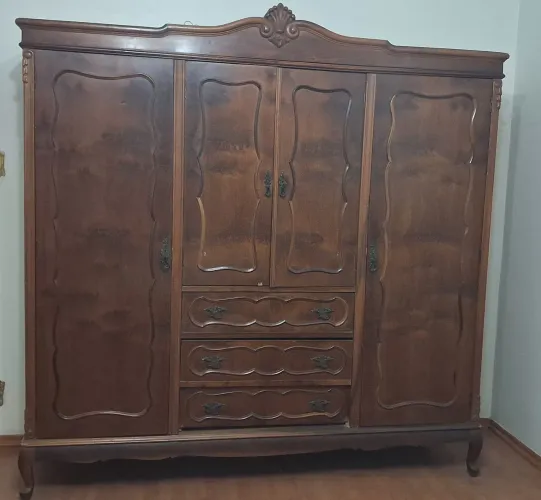 Guarda roupa antigo Imbuia