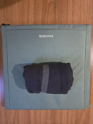 Manta ultimconfort dobrável verde + Cobertor de Camping de Fleece Quechua;