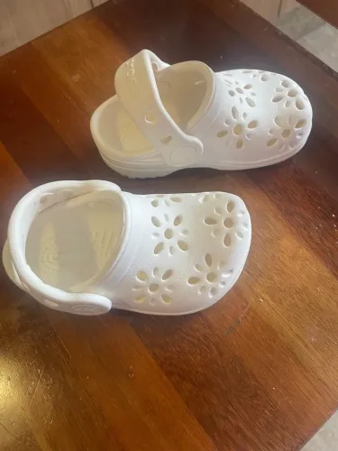Crocs Infantil Branco com Detalhes Florais