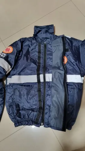 Jaqueta impermeável da samu