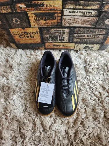 Tamanho 35 e 36 Futsal Adidas original novo na caixa