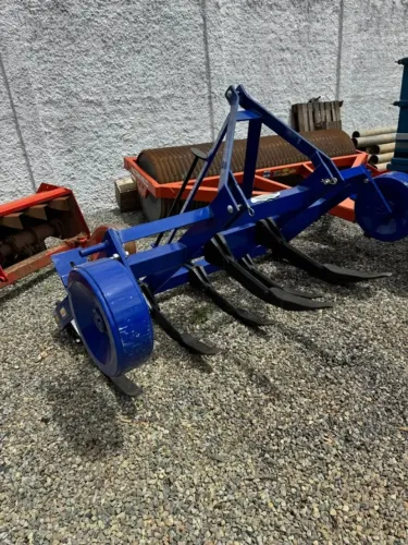 Arado Subsolador 7 Haste com Roda Tatu Marchesan