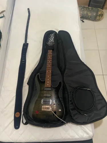 Guitarra ibanez sa260 fm tgb c/ amplificador