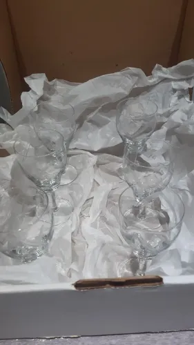 Conjunto antigo de Cristal lapidado, seis taças de vinho.