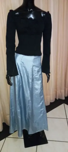 Conjunto Saia Longa Azul e Blusa Manga Longa