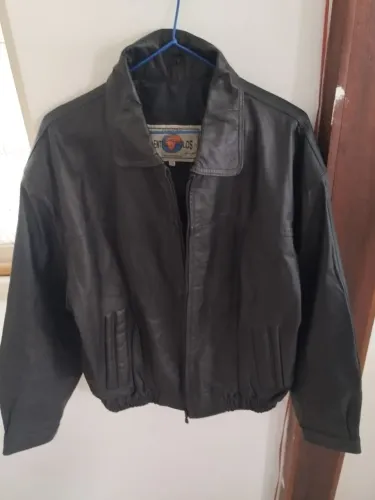 Jaqueta de Couro original - ENTRE POLOS - excelente estado -tamanho M