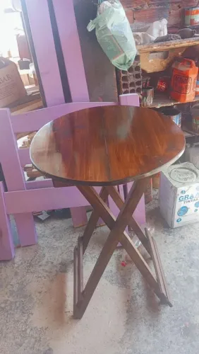 Mesa dobrável de madeira