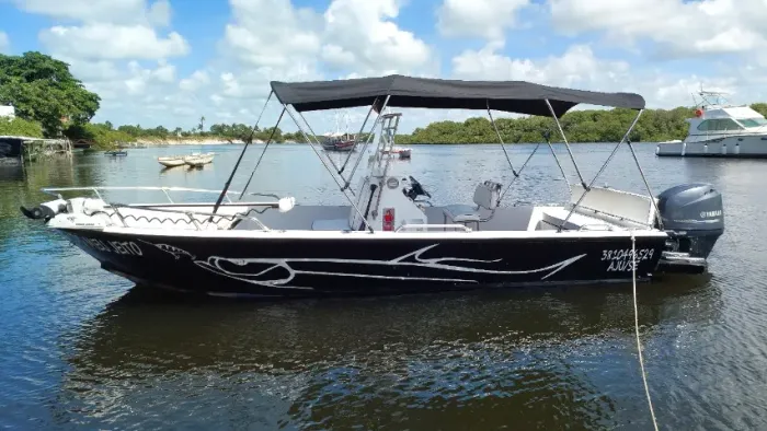 Lancha Objetiva Fishing, 19 pés, motor Yamaha 115 HP 4T, completa