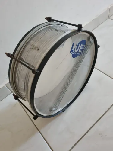 Caixa LUEN Percussão . Troco em violão 