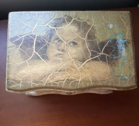 Caixa Decorativa com Anjos e Efeito Envelhecido