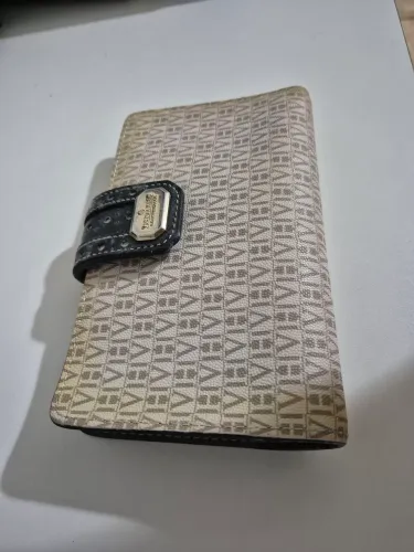 Carteira Victor Hugo Bege com Detalhes em Preto