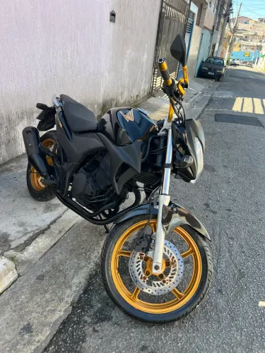 Vendo Cb 300r impecável