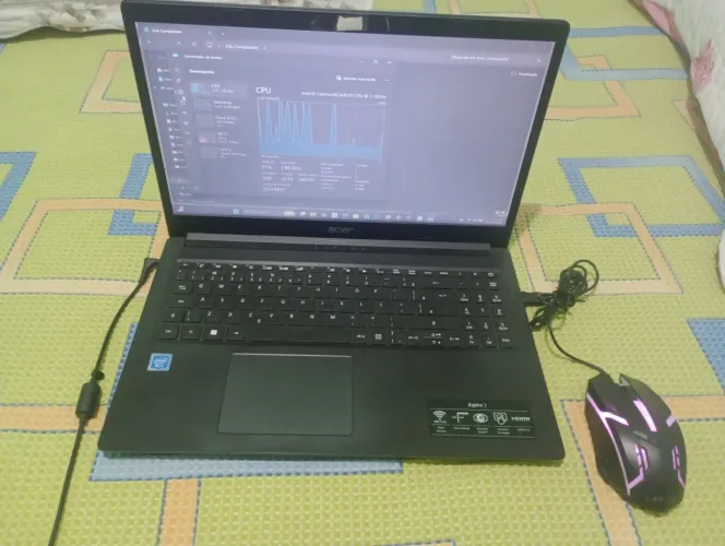 Vende-se notebook em bom estado