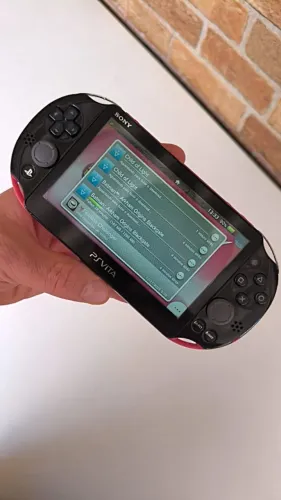Ps Vita Desbloqueado (modelo PCH-2000) na cor rosa e preto