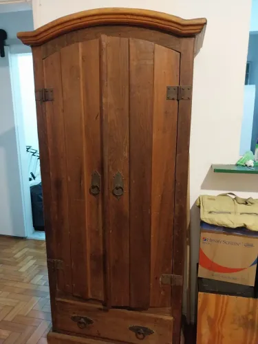Armario de madeira de demolição 