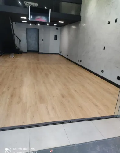 Pisos Laminados e Vinilicos