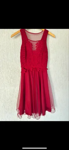 Vestido curto de festa bordado Marsala tamanho m