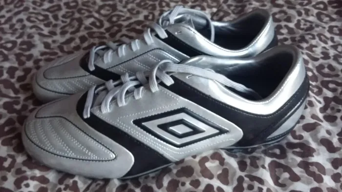 Chuteira Umbro