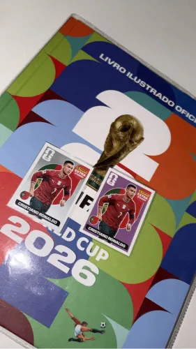 Duas figurinhas Legends do Cristiano Ronaldo