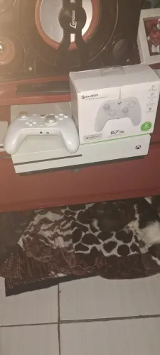 Xbox one s 512 gb ( NÃO FAÇO TROCA , PAGAMENTO PIX OU DINHEIRO E NÃO ENTREGO