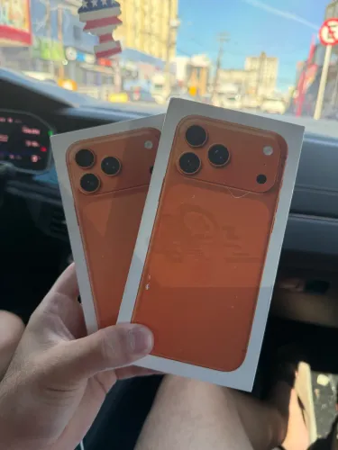 iPhone 17 Pro Max Laranja LACRADO