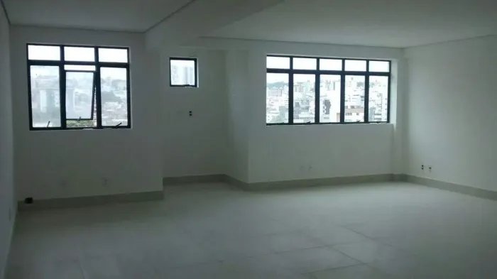 Sala na Avenida Cristiano Machado.