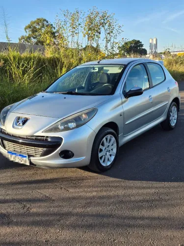 Peugeot 207 XR 1.4 Flex 8V 5P 2011