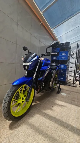 Vendo/ troco fz25 , único dono, aceita o cartão de crédito