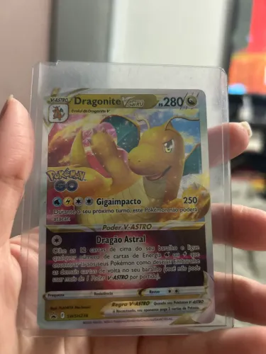 Carta Pokémon Dragonite V Astro