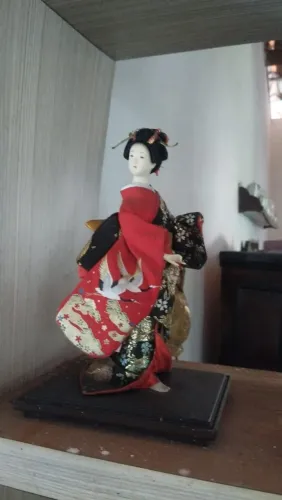 Gueixa de porcelana