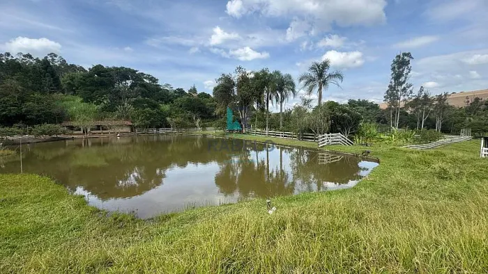 CHÁCARA/SÍTIO COM LAGOS Á VENDA EM LAGOINHA-SP