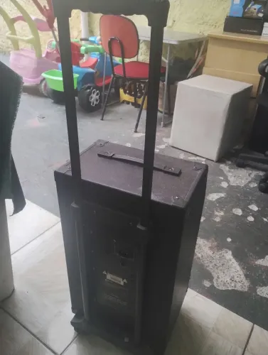Caixa de som está queimando fuzivel