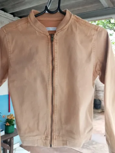 Vendo esta jaqueta tamanho 8 anos