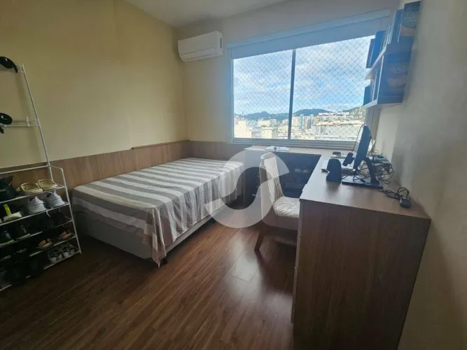 PORTEIRA FECHADA À 50 MT DA PRAIA DE ICARAI
