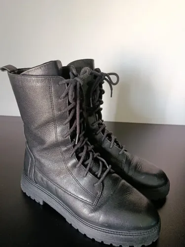 Bota coturno em couro legítimo tamanho 36