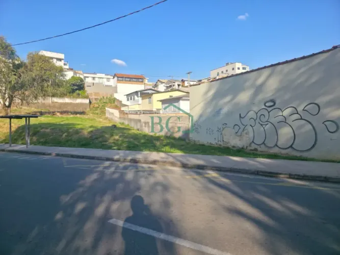 Excelente terreno de 659m² á venda a poucos minutos do Centro de Poços de Caldas MG.