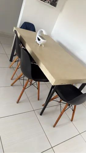 Mesa de jantar com 4 cadeiras