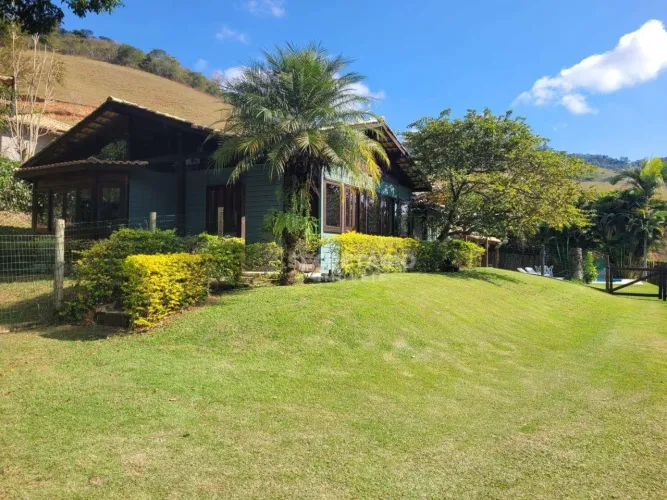 Casa com 4 dormitórios à venda, 240 m² por R$ 1.100.000,00 - Secretário - Petrópolis/RJ