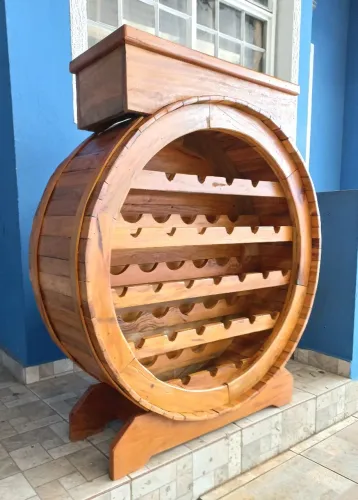 Adega de Vinho em Madeira - Estilo Barril